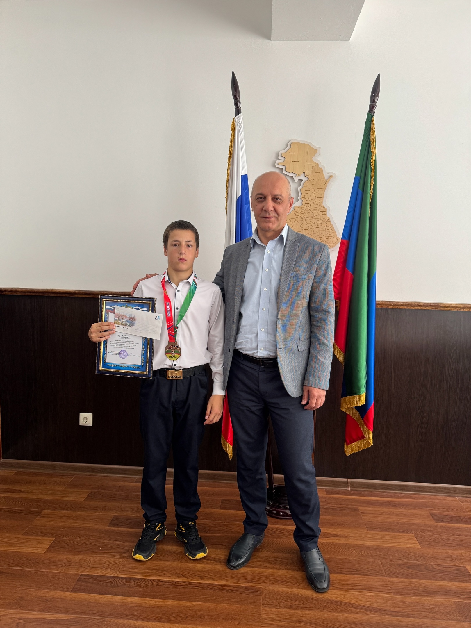 Глава района поздравил бронзового призера первенства Дагестана.