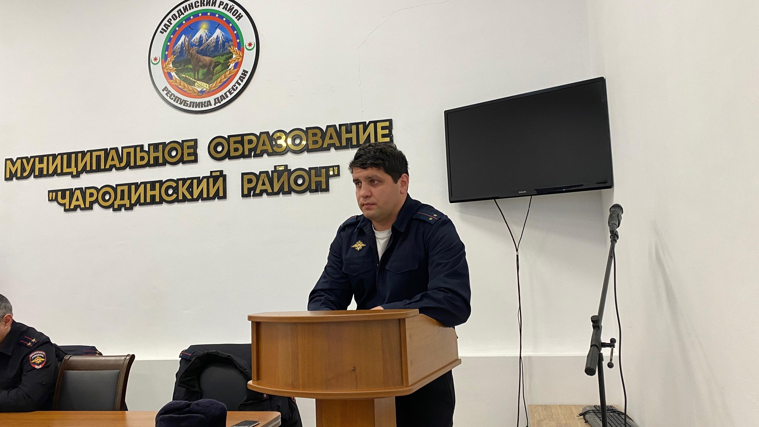 в зале заседаний администрации района  участковый уполномоченный отчитался перед жителями села Цуриб о проделанной работе в 2024 году.