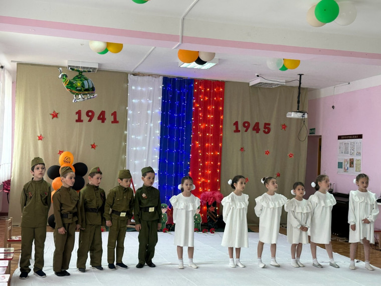 В детском саду «Радуга» Чародинского района прошли праздничные утренники, посвященные Дню Победы. В детском саду «Радуга» Чародинского района прошли праздничные утренники, посвященные Дню Победы.
