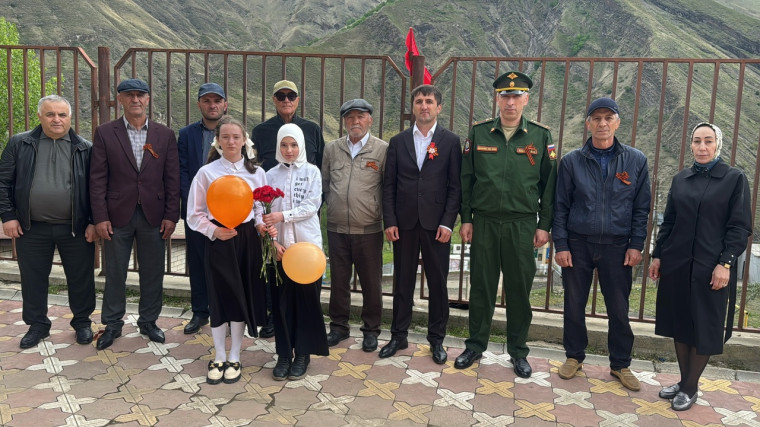 В преддверии празднования Дня Победы в Чародинском районе, подобно сердцу, бьющемуся в унисон со всей страной, оживает акция «Георгиевская лента». В преддверии празднования Дня Победы в Чародинском районе, подобно сердцу, бьющемуся в унисон со всей страной, оживает акция «Георгиевская лента».