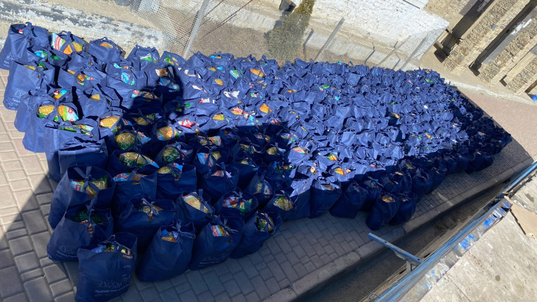 От депутата НС РД Магомеда Садулаева раздали около 3000 продуктовых наборов. От депутата НС РД Магомеда Садулаева раздали около 3000 продуктовых наборов.
